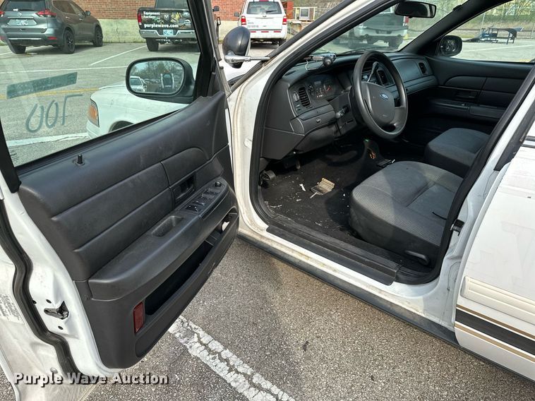 image for item LR9623 2011 Ford Crown Victoria Police Interceptor