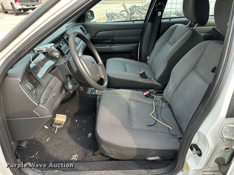 image for item LR9623 2011 Ford Crown Victoria Police Interceptor