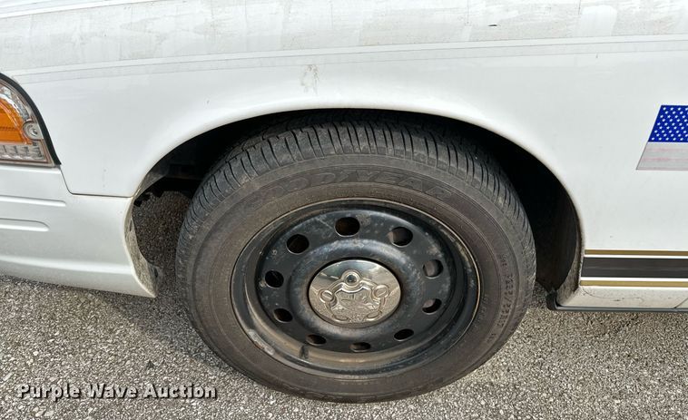 image for item LR9623 2011 Ford Crown Victoria Police Interceptor