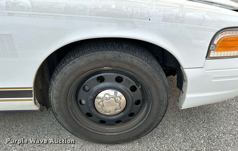 image for item LR9623 2011 Ford Crown Victoria Police Interceptor