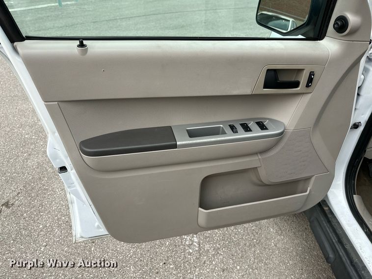 image for item LR9627 2011 Ford Escape  SUV