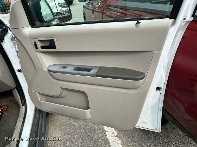 image for item LR9627 2011 Ford Escape  SUV