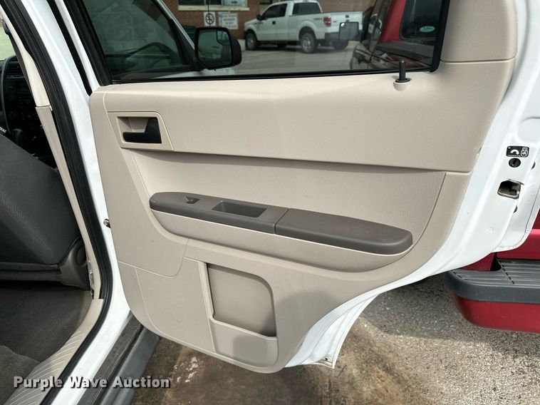 image for item LR9627 2011 Ford Escape  SUV