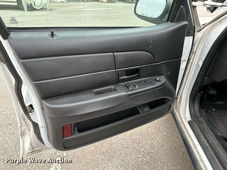 image for item LR9628 2011 Ford Crown Victoria Police Interceptor