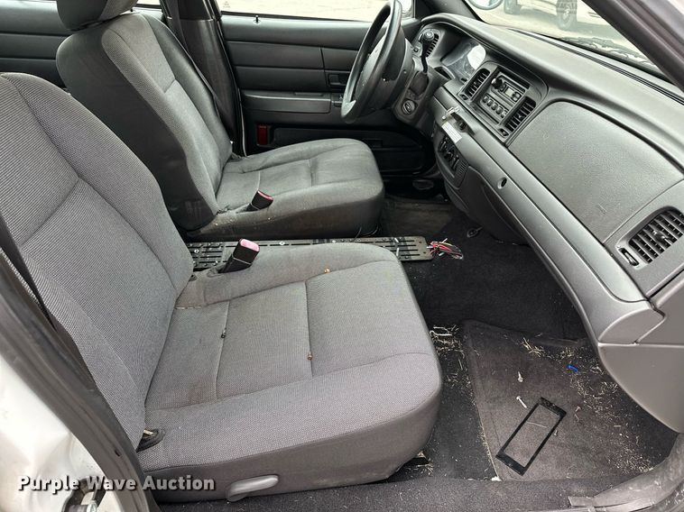 image for item LR9628 2011 Ford Crown Victoria Police Interceptor