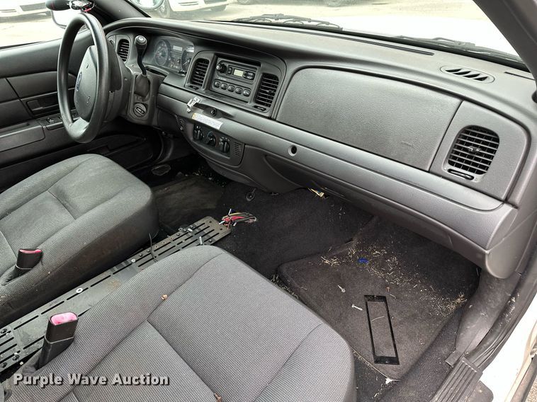 image for item LR9628 2011 Ford Crown Victoria Police Interceptor