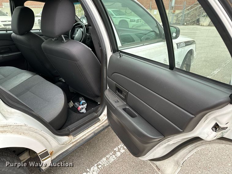 image for item LR9628 2011 Ford Crown Victoria Police Interceptor