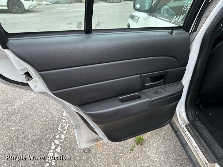 image for item LR9628 2011 Ford Crown Victoria Police Interceptor