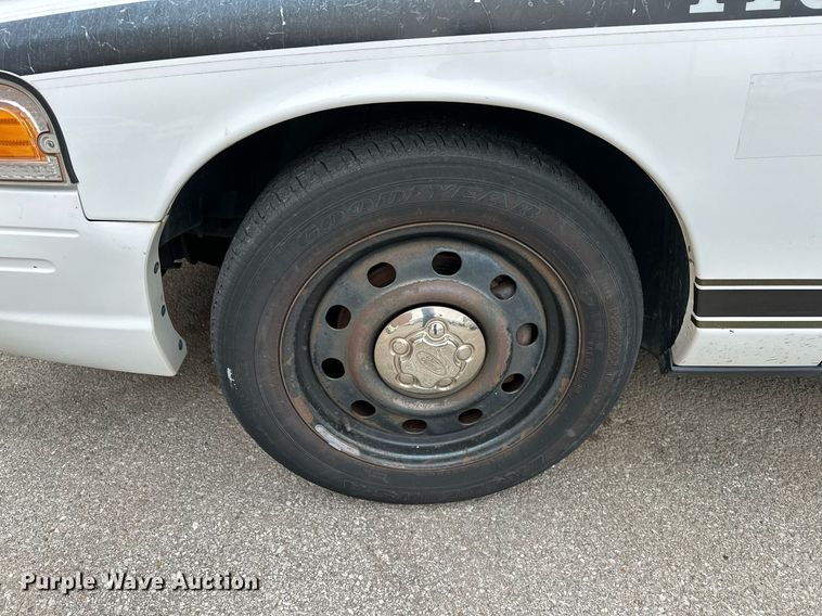 image for item LR9628 2011 Ford Crown Victoria Police Interceptor