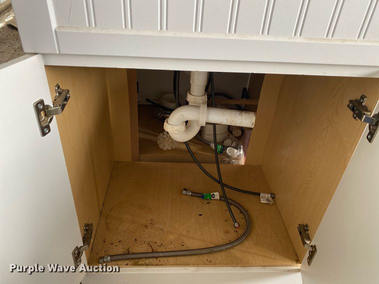 image for item LR9633 (2) bathroom vanities