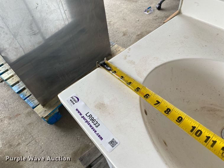 image for item LR9633 (2) bathroom vanities