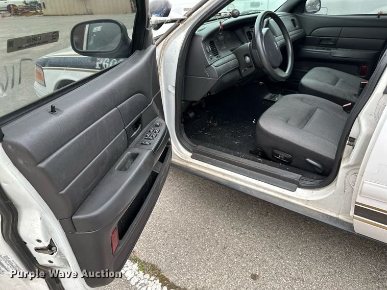 image for item LR9639 2006 Ford Crown Victoria Police Interceptor
