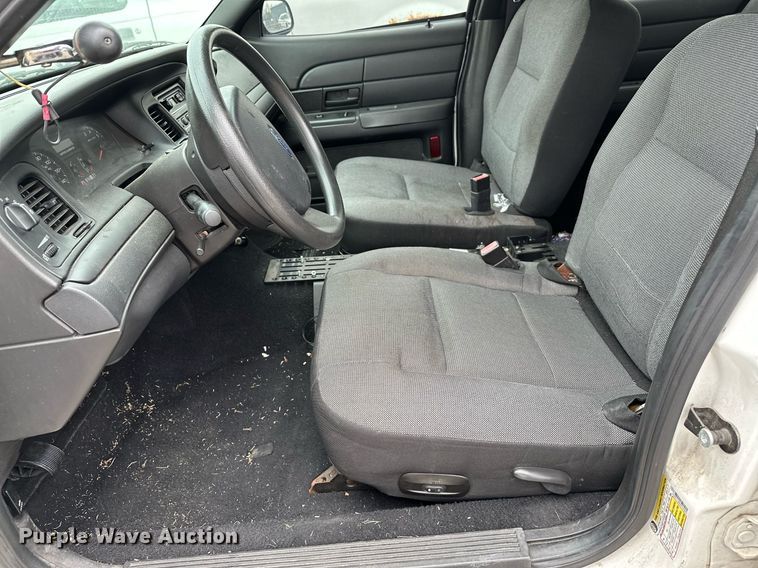 image for item LR9639 2006 Ford Crown Victoria Police Interceptor