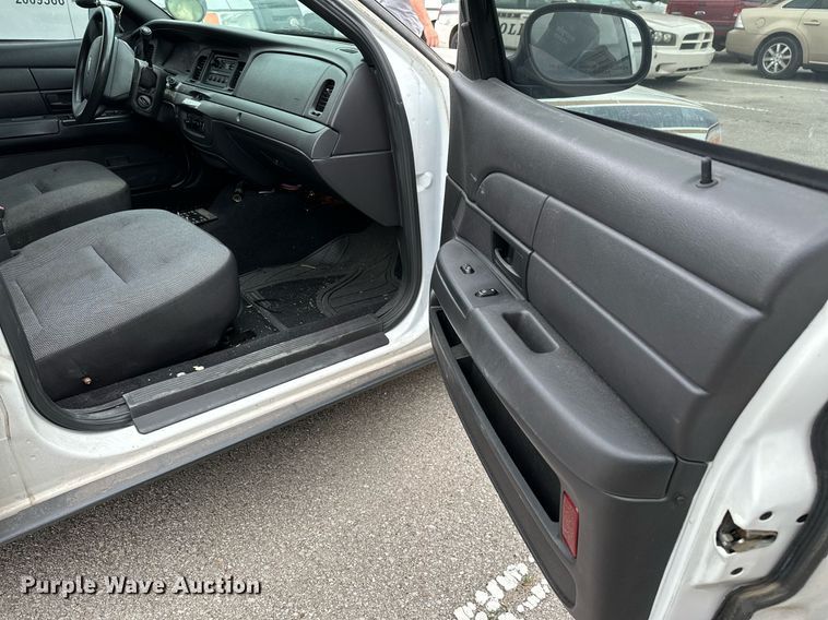 image for item LR9639 2006 Ford Crown Victoria Police Interceptor