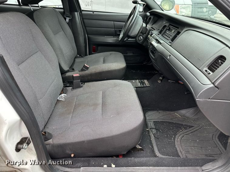 image for item LR9639 2006 Ford Crown Victoria Police Interceptor