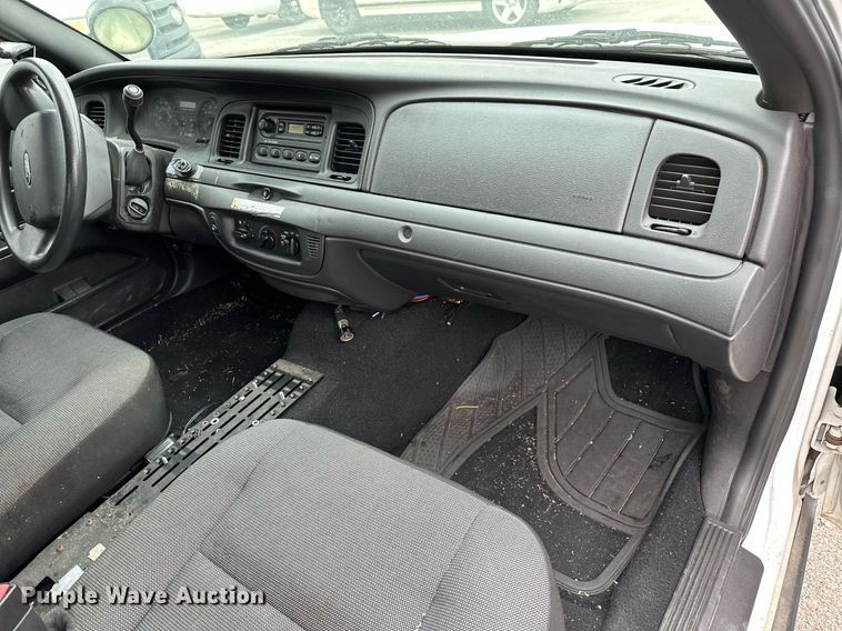 image for item LR9639 2006 Ford Crown Victoria Police Interceptor