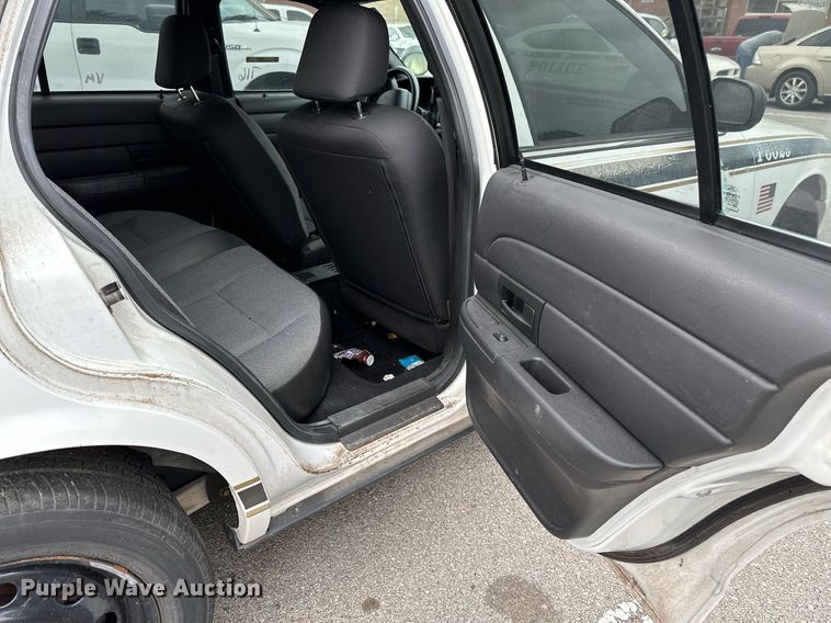 image for item LR9639 2006 Ford Crown Victoria Police Interceptor