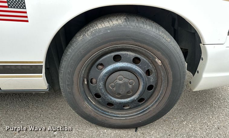 image for item LR9639 2006 Ford Crown Victoria Police Interceptor