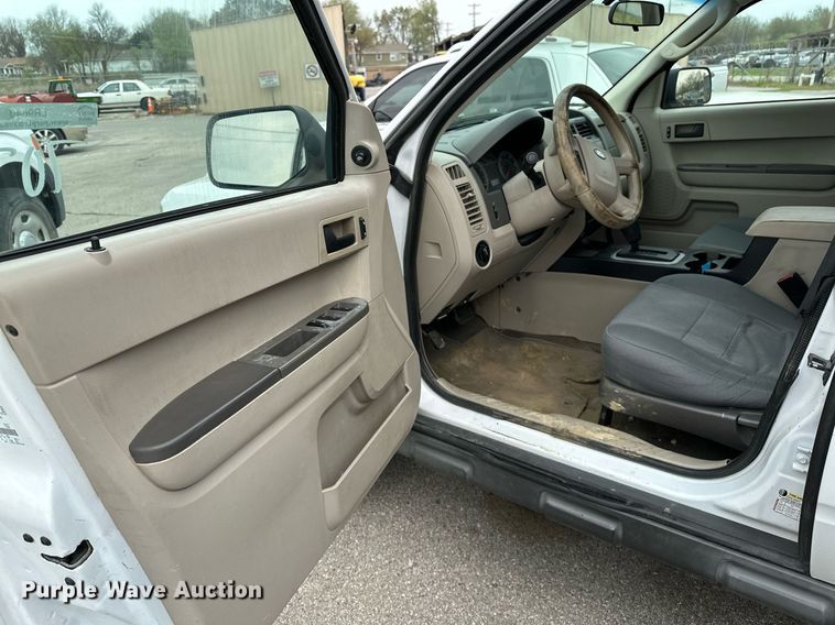 image for item LR9640 2010 Ford Escape  SUV