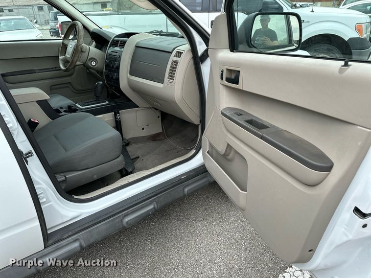 image for item LR9640 2010 Ford Escape  SUV