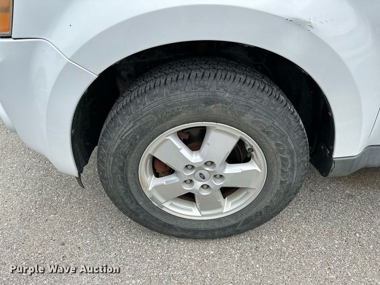 image for item LR9640 2010 Ford Escape  SUV