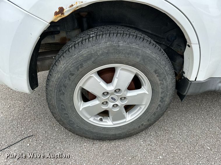 image for item LR9640 2010 Ford Escape  SUV