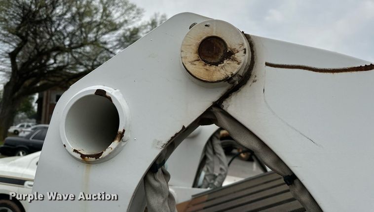 image for item LR9642 2004 Bobcat S250  skid steer loader