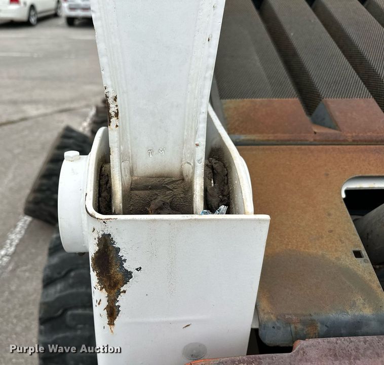 image for item LR9642 2004 Bobcat S250  skid steer loader