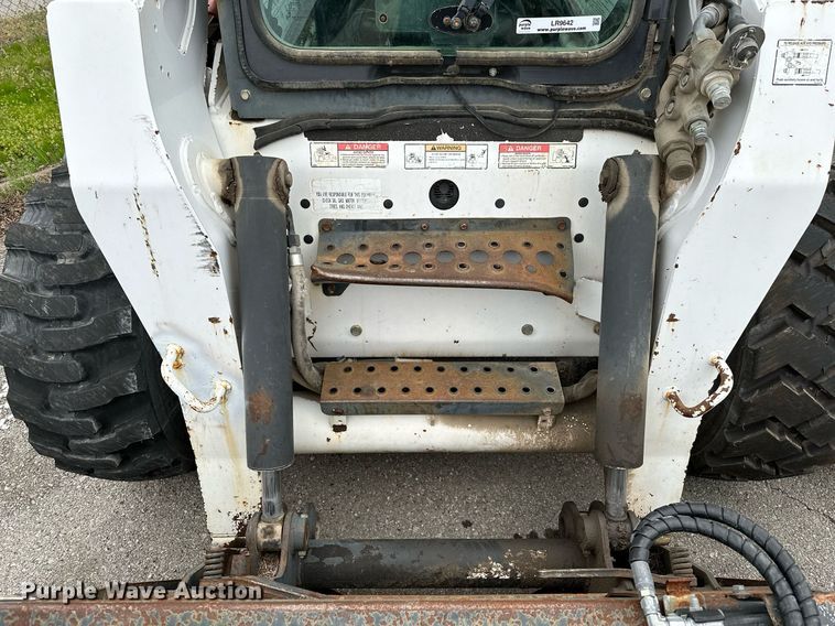 image for item LR9642 2004 Bobcat S250  skid steer loader