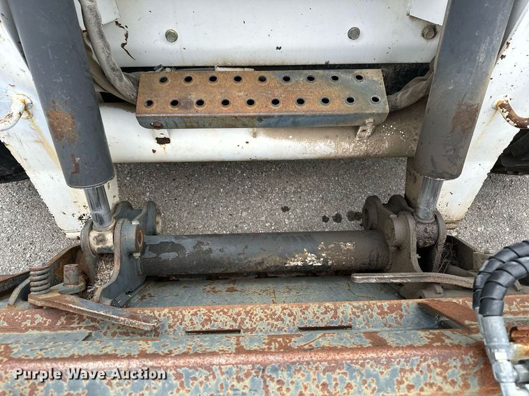 image for item LR9642 2004 Bobcat S250  skid steer loader