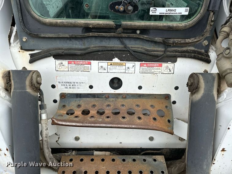 image for item LR9642 2004 Bobcat S250  skid steer loader