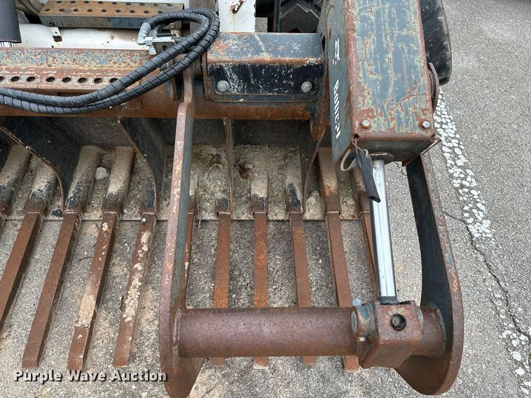 image for item LR9642 2004 Bobcat S250  skid steer loader