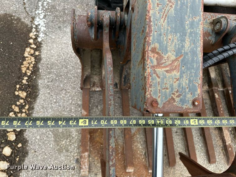 image for item LR9642 2004 Bobcat S250  skid steer loader