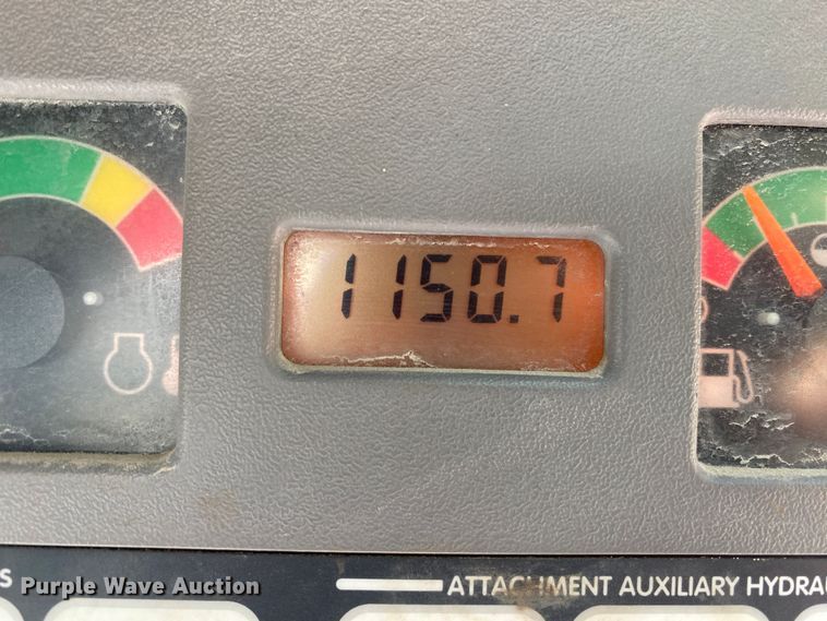 image for item LR9642 2004 Bobcat S250  skid steer loader