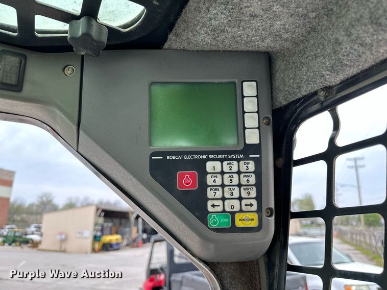 image for item LR9642 2004 Bobcat S250  skid steer loader