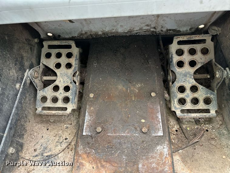 image for item LR9642 2004 Bobcat S250  skid steer loader