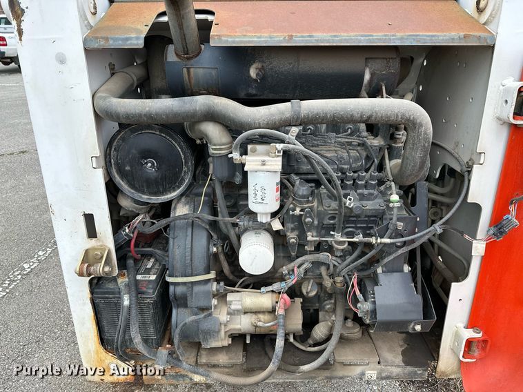 image for item LR9642 2004 Bobcat S250  skid steer loader