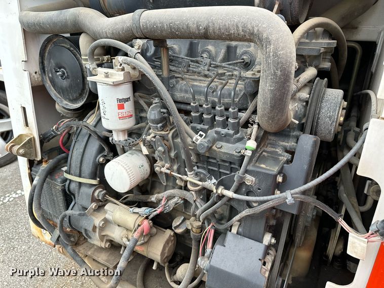 image for item LR9642 2004 Bobcat S250  skid steer loader