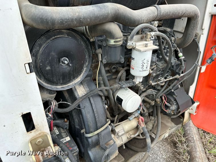 image for item LR9642 2004 Bobcat S250  skid steer loader