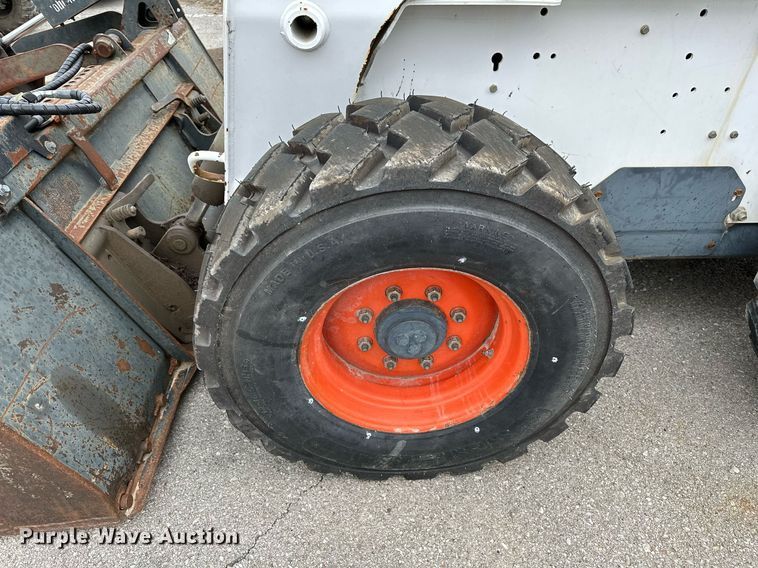 image for item LR9642 2004 Bobcat S250  skid steer loader