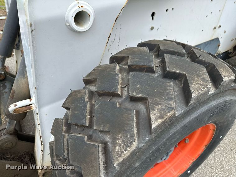 image for item LR9642 2004 Bobcat S250  skid steer loader