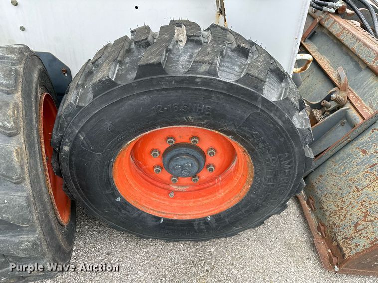 image for item LR9642 2004 Bobcat S250  skid steer loader