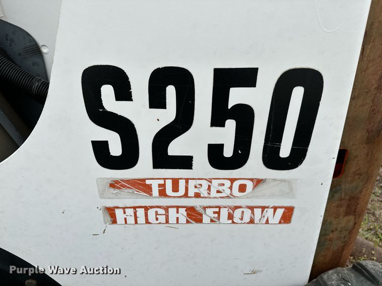 image for item LR9642 2004 Bobcat S250  skid steer loader