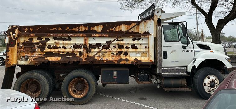 image for item LR9643 2008 International 7400  dump truck