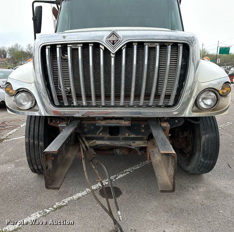 image for item LR9643 2008 International 7400  dump truck