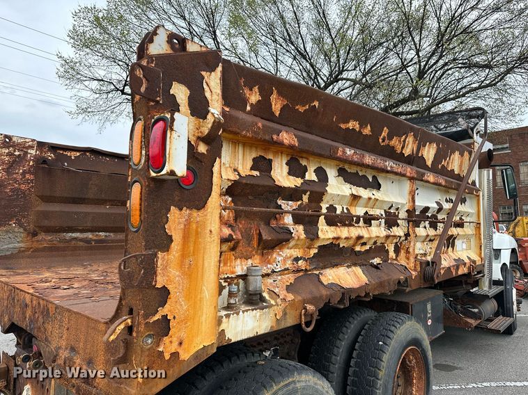 image for item LR9643 2008 International 7400  dump truck