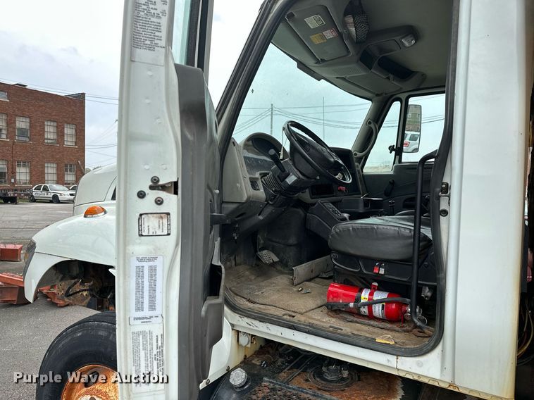 image for item LR9643 2008 International 7400  dump truck