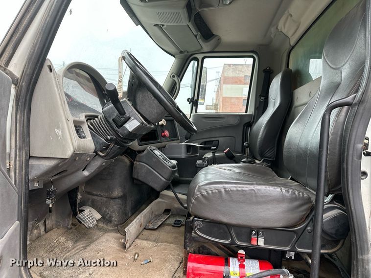 image for item LR9643 2008 International 7400  dump truck