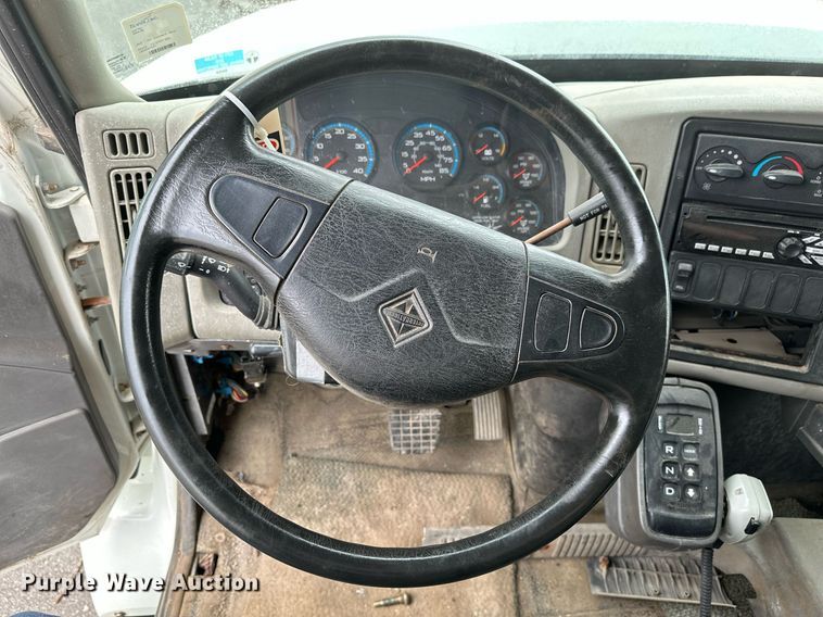 image for item LR9643 2008 International 7400  dump truck