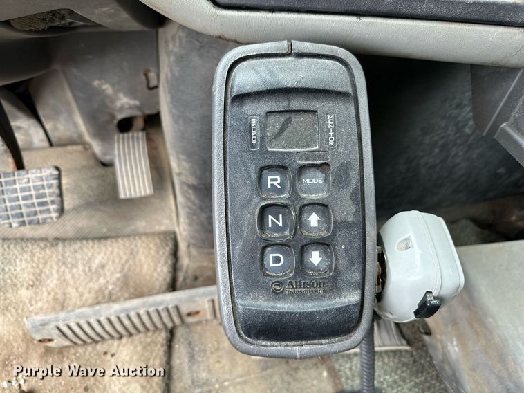 image for item LR9643 2008 International 7400  dump truck